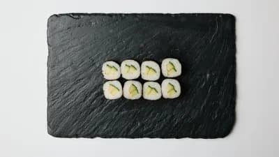 25. Kurkku hosomaki 8 kpl
