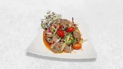 2. Yum Tamjai (lihasalaatti)