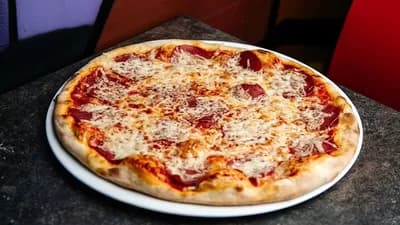 Salami Perhepizza