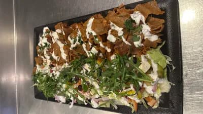 K7. Kebab salaatilla