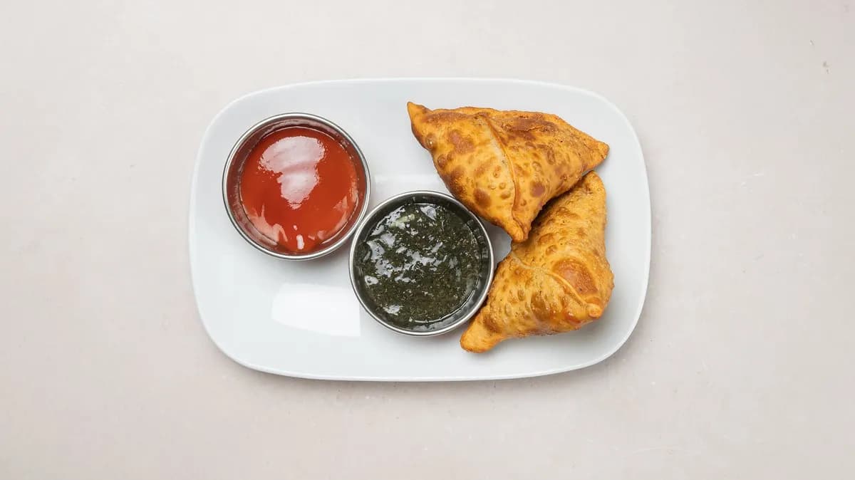 Sabzi samosa & chutney (V*, L) 🌶️