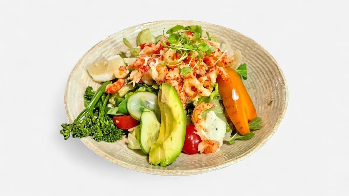 Satokauden jokirapusalaatti