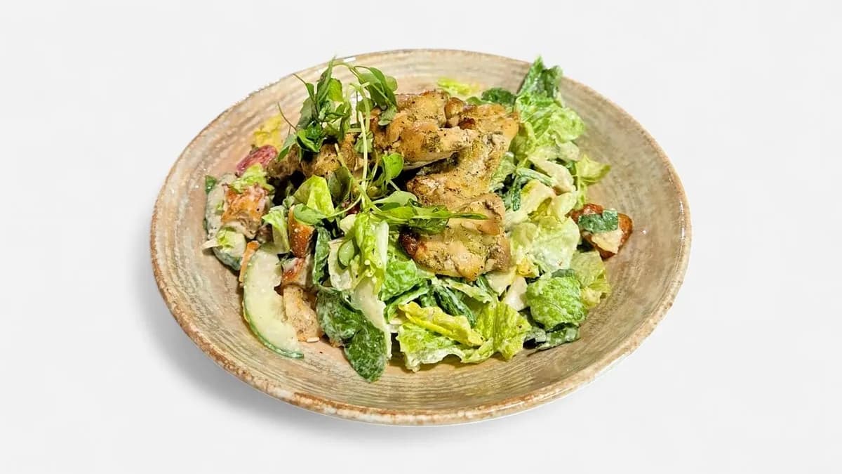 Caesarsalaatti kanalla