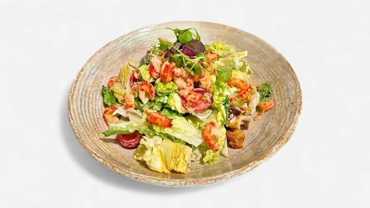 Caesarsalaatti jokiravuilla