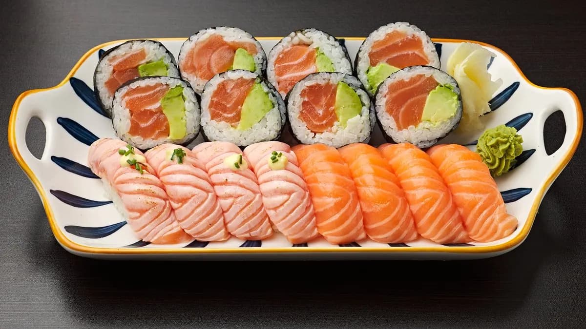 Misokeitto, S5. Sushi 16 kpl ja Mochi kakut--汤S5麻薯