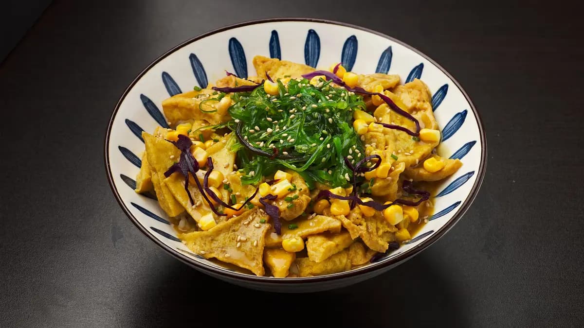 D7. Japanilainen Tofu Currydon (Vegan) (L)豆腐饭