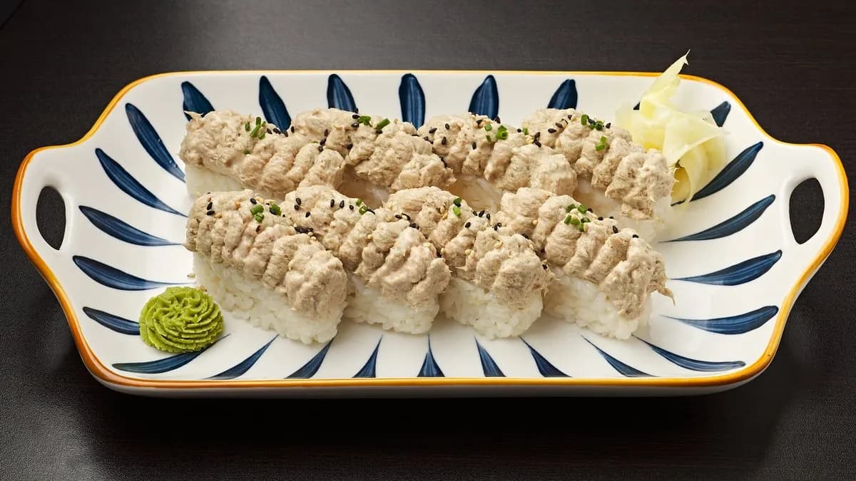 S1D. Tonnikala-mayo nigiri 8 kpl