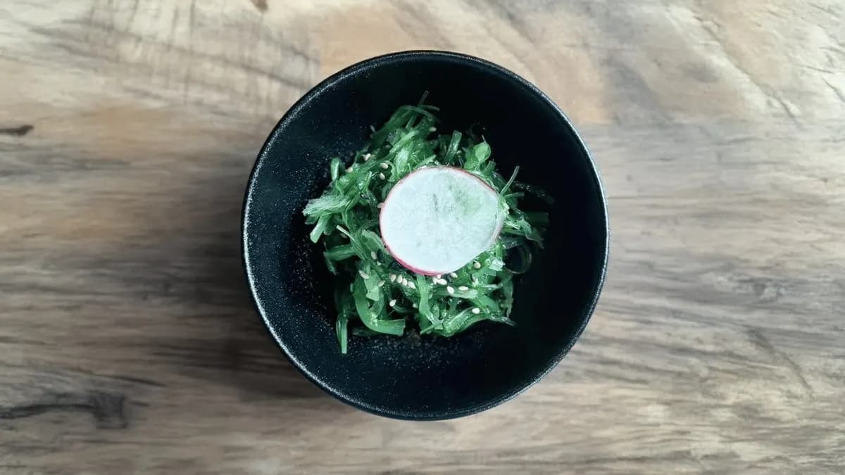 Uzu merileväsalaatti