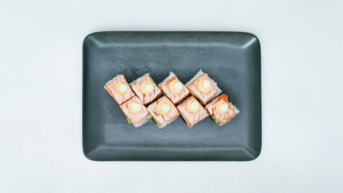 Kaburimaki -- Surimi-rullake grillilohella