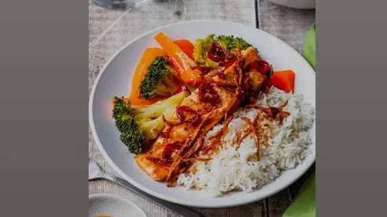 Salmon with Rice and Vegetables