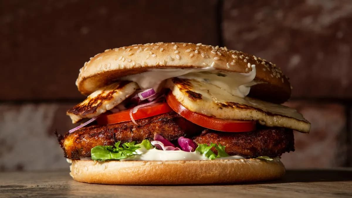 Vegetarian-Halloumi Burger