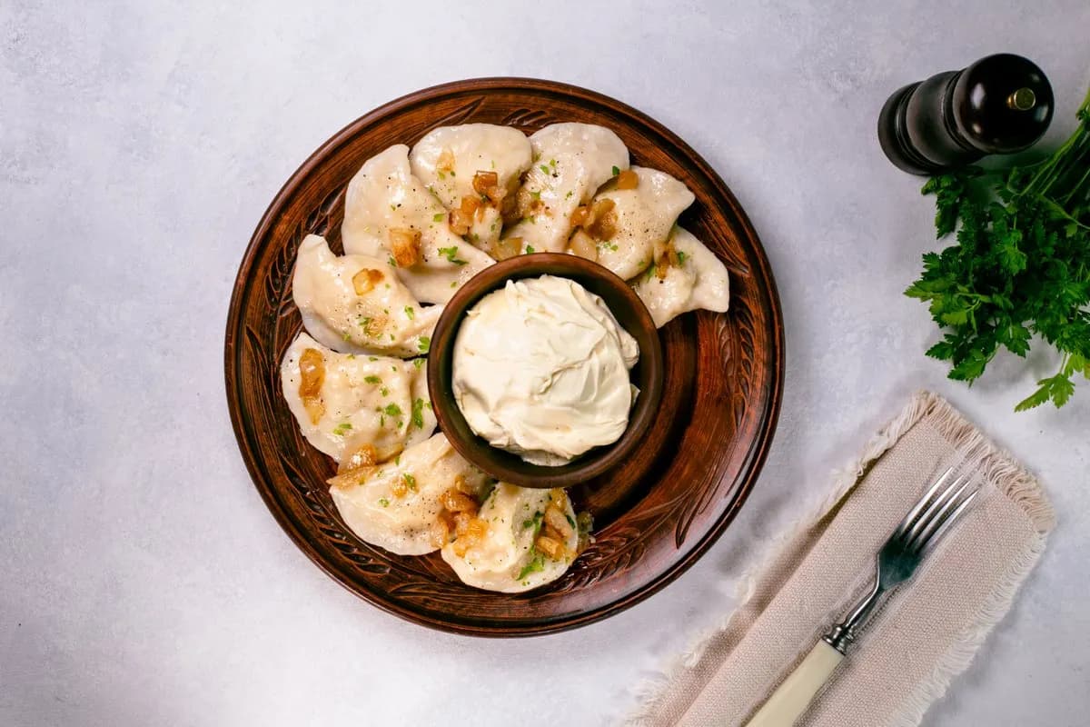 Pierogit perunalla ja herkkusienellä