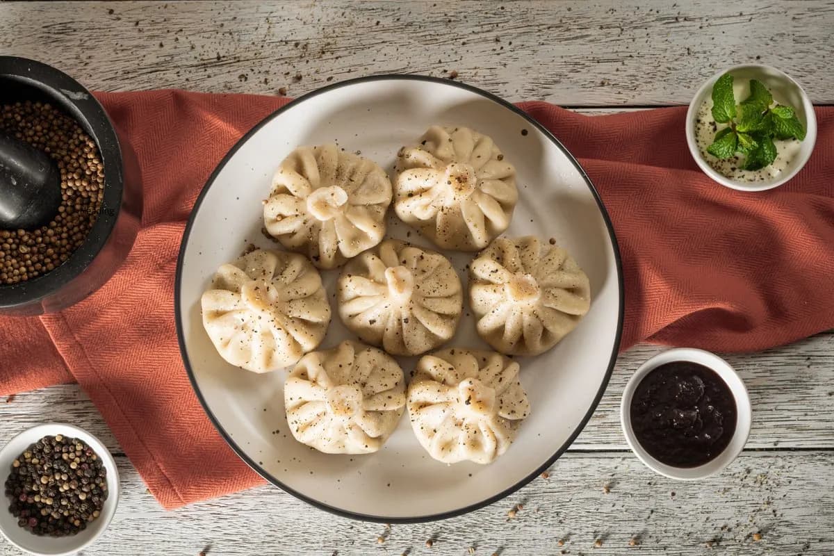 Hinkalit pinaatilla ja bryznan-juustolla