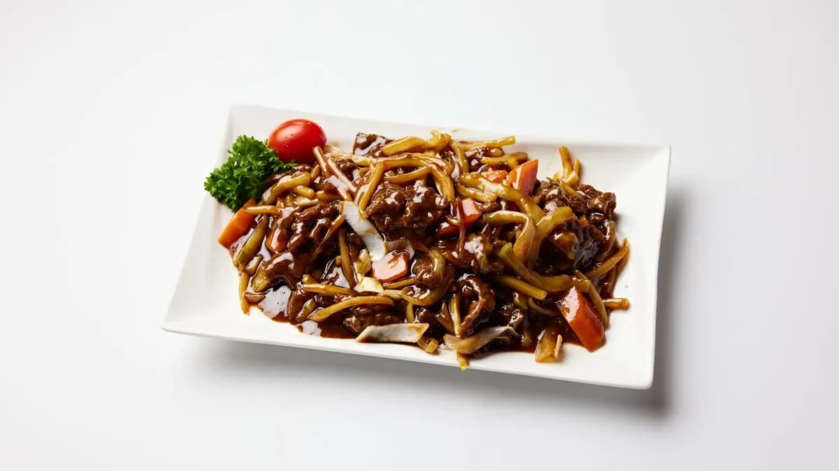 51. Pekingin naudanlihaa hoi sin chilikastikkeessa