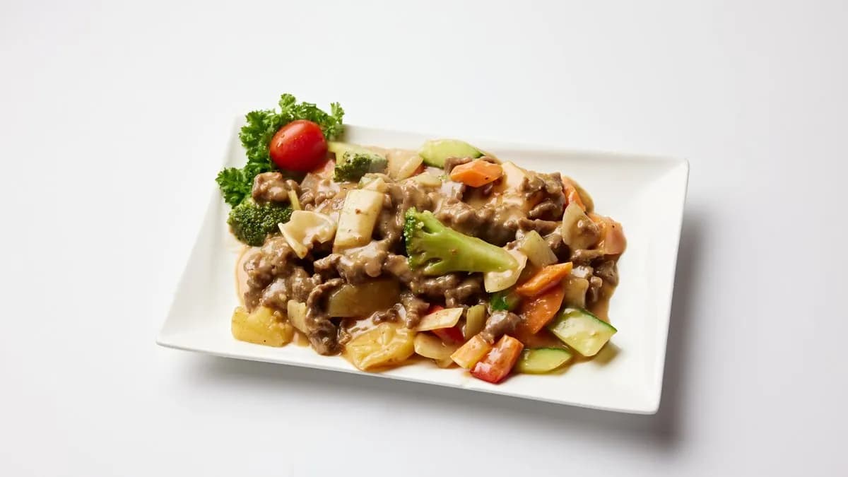 56. Naudanlihaa satay-kastikkeessa