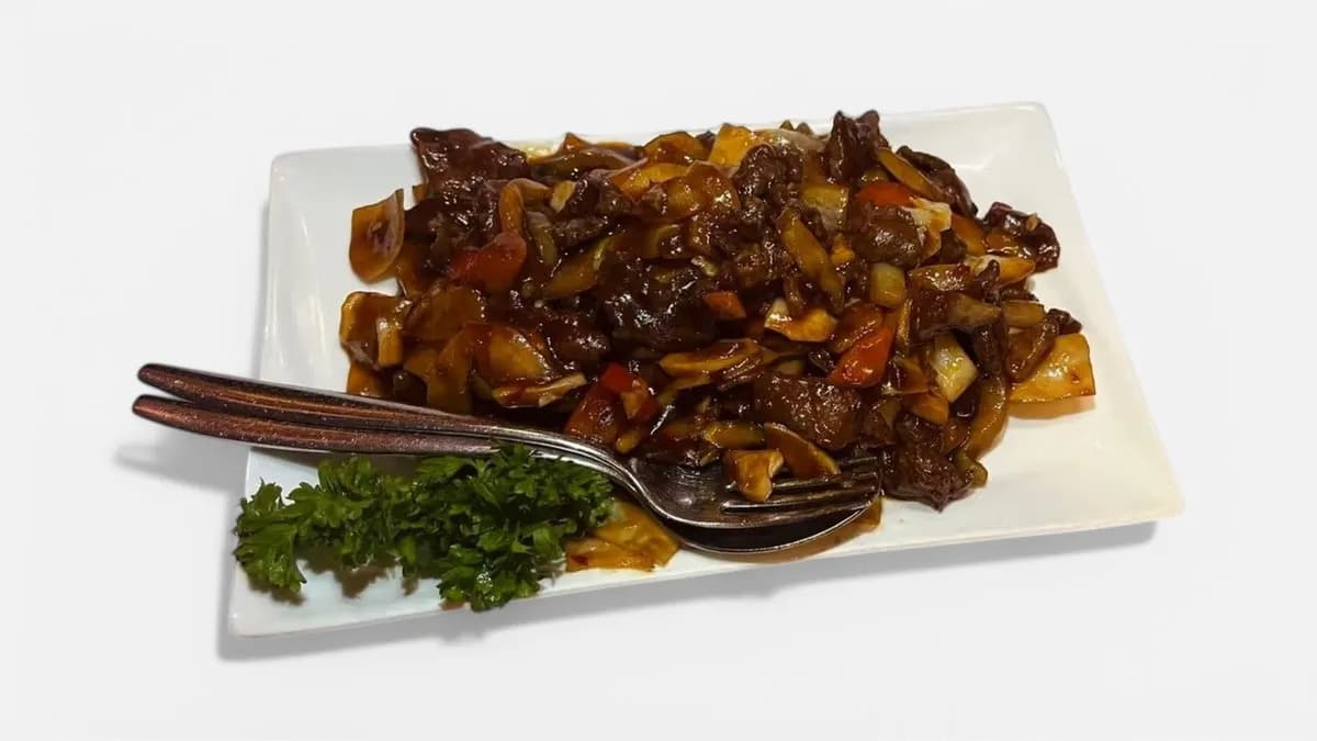 61. Szechuan naudanlihaa chili- ja soijakastikkeessa