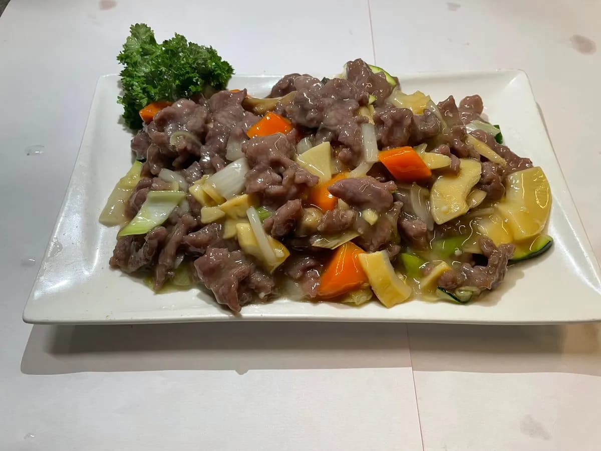 87. Naudanlihaa, sieniä ja bambuversoja