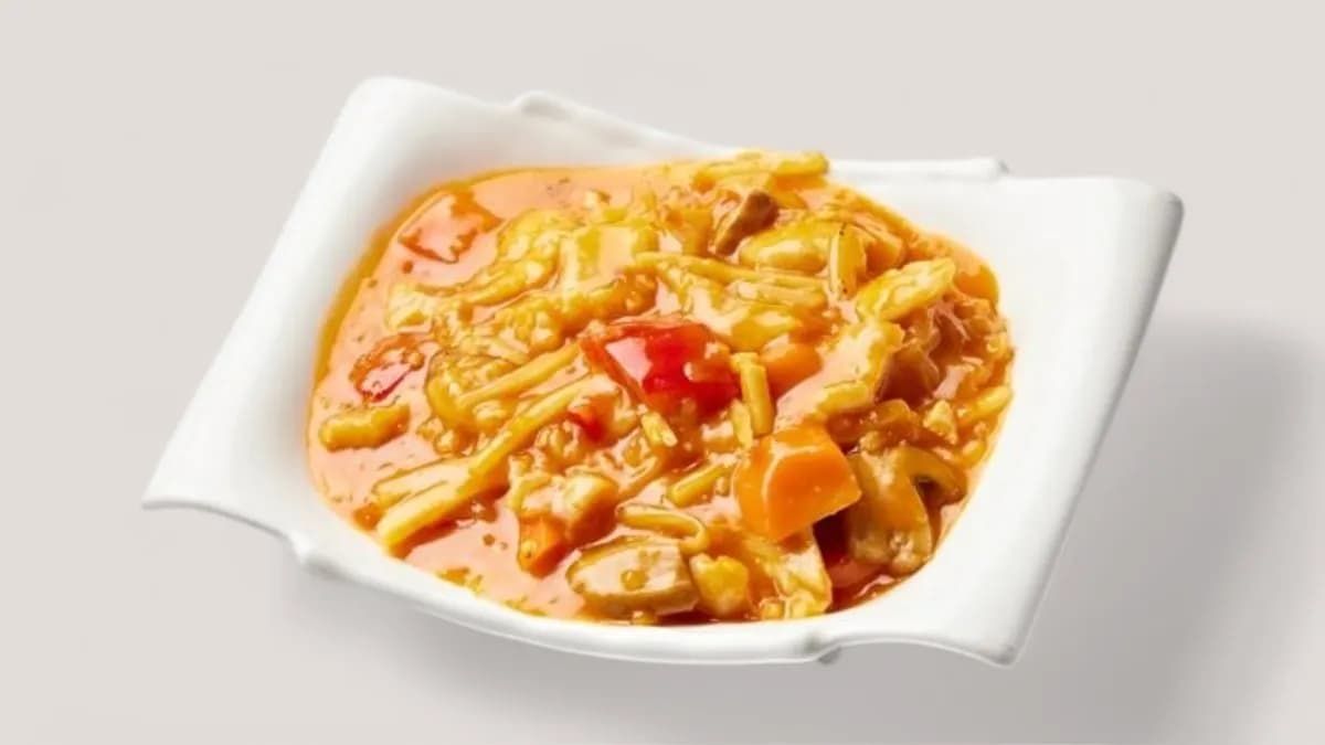 90. Kanaa vahvassa valkosipulikastikkeessa