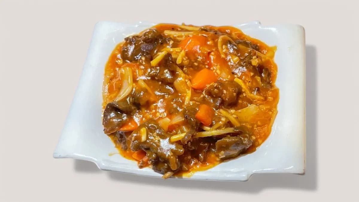 91. Naudanlihaa vahvassa valkosipulikastikkeessa