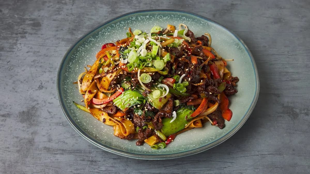 Pan fried flat noodle (fresh wheat noodle) in homemade spicy sauce香辣宽面