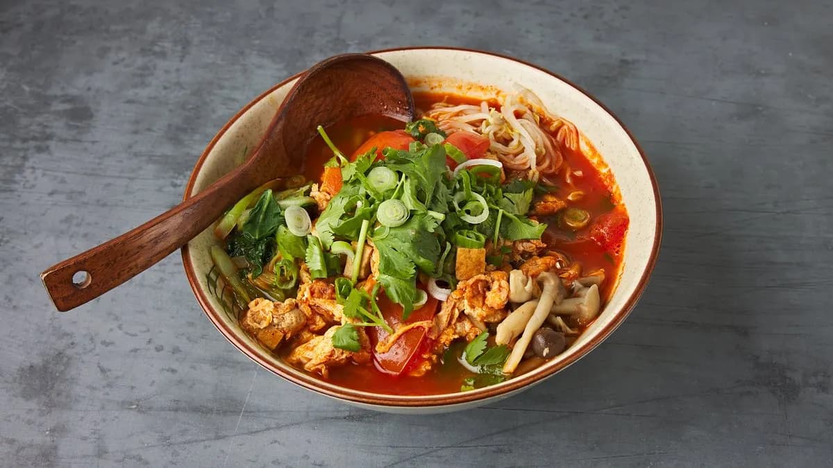 Tomaatti ja kanamuna nuudelikeitto 西红柿鸡蛋汤面