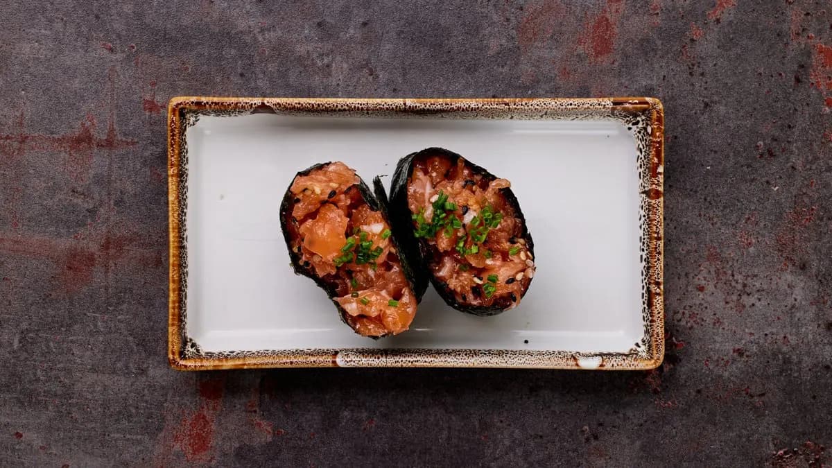 Sesame Salmon Gunkan 2kpl