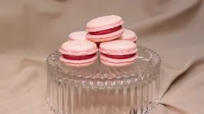 Kirsikka-vaniljamacaron