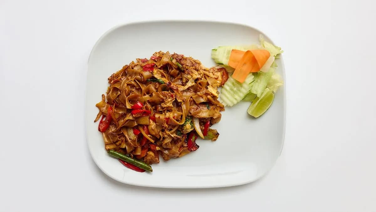 N3. Phad Khi-mao / Drunken noodles