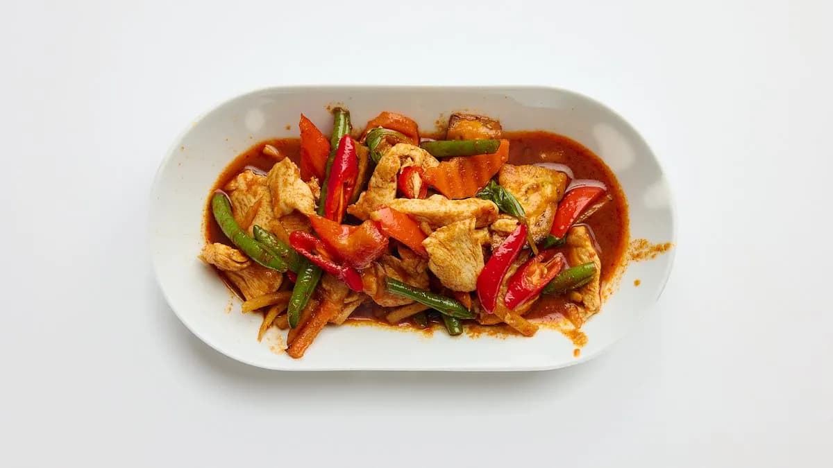 18. Phad Phik Kääng / Stir-fried Curry with Meat