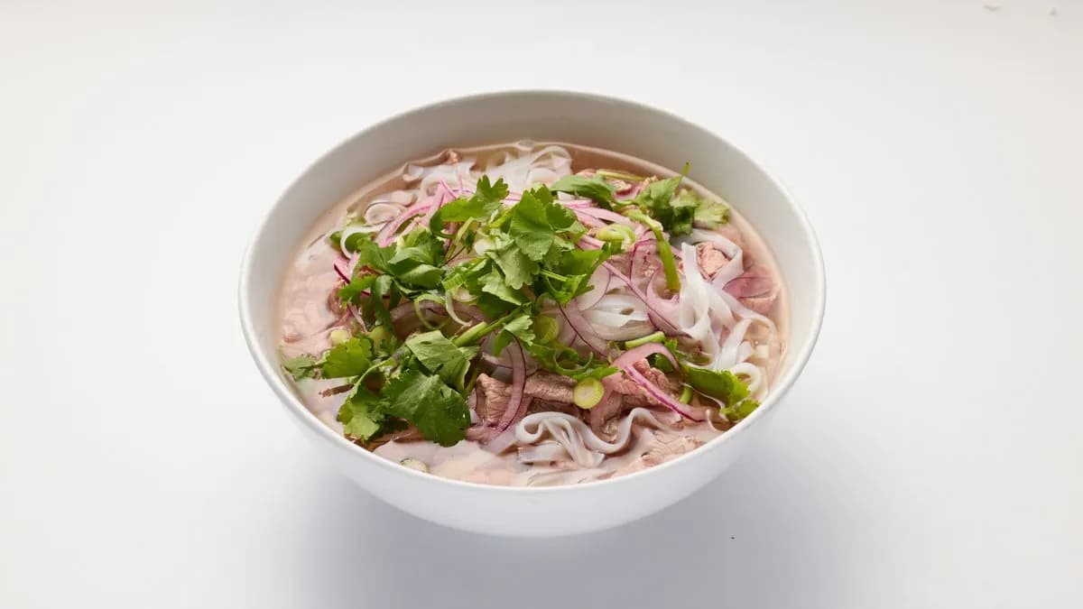 2. Phở Bò Tái