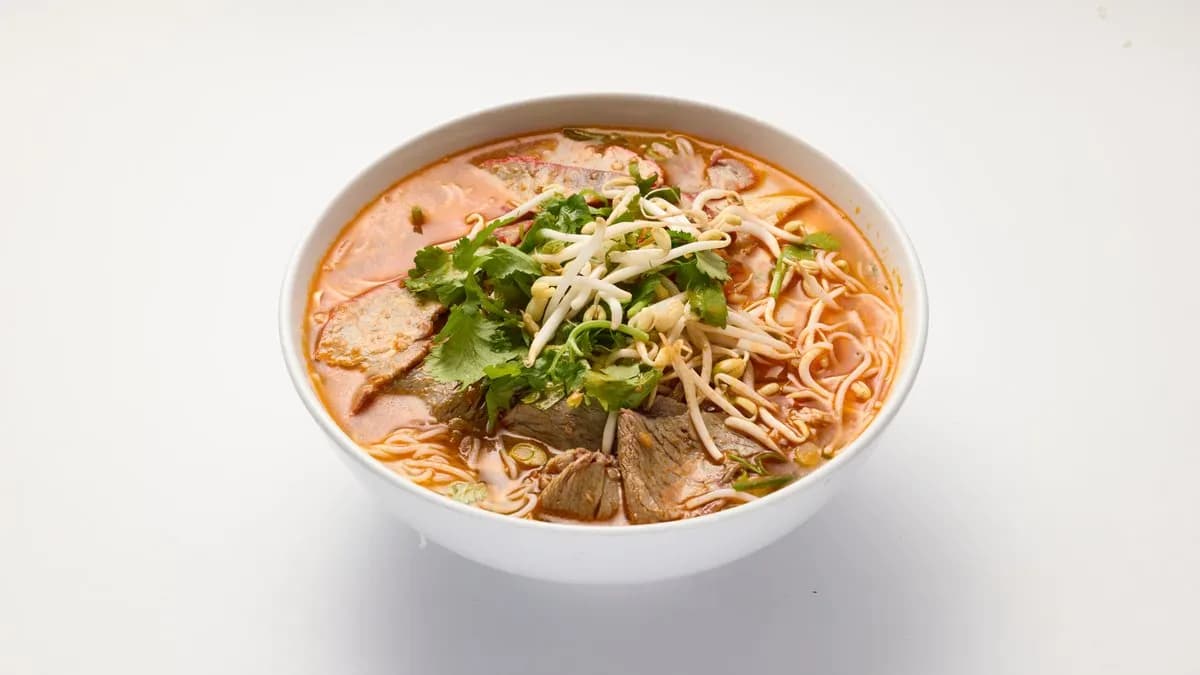 11. Bún Bò Huế 🌶