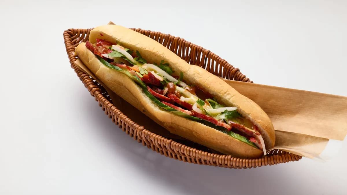 22. Bánh Mì Xá Xíu