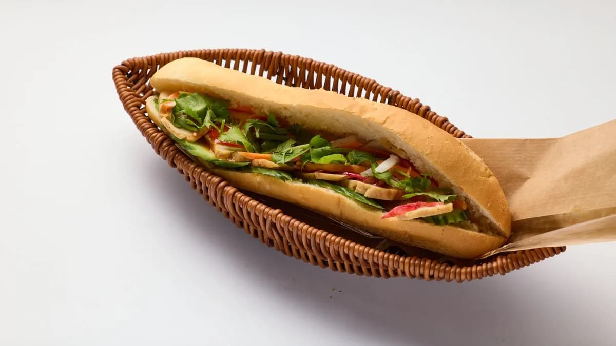 23. Bánh Mì Chả