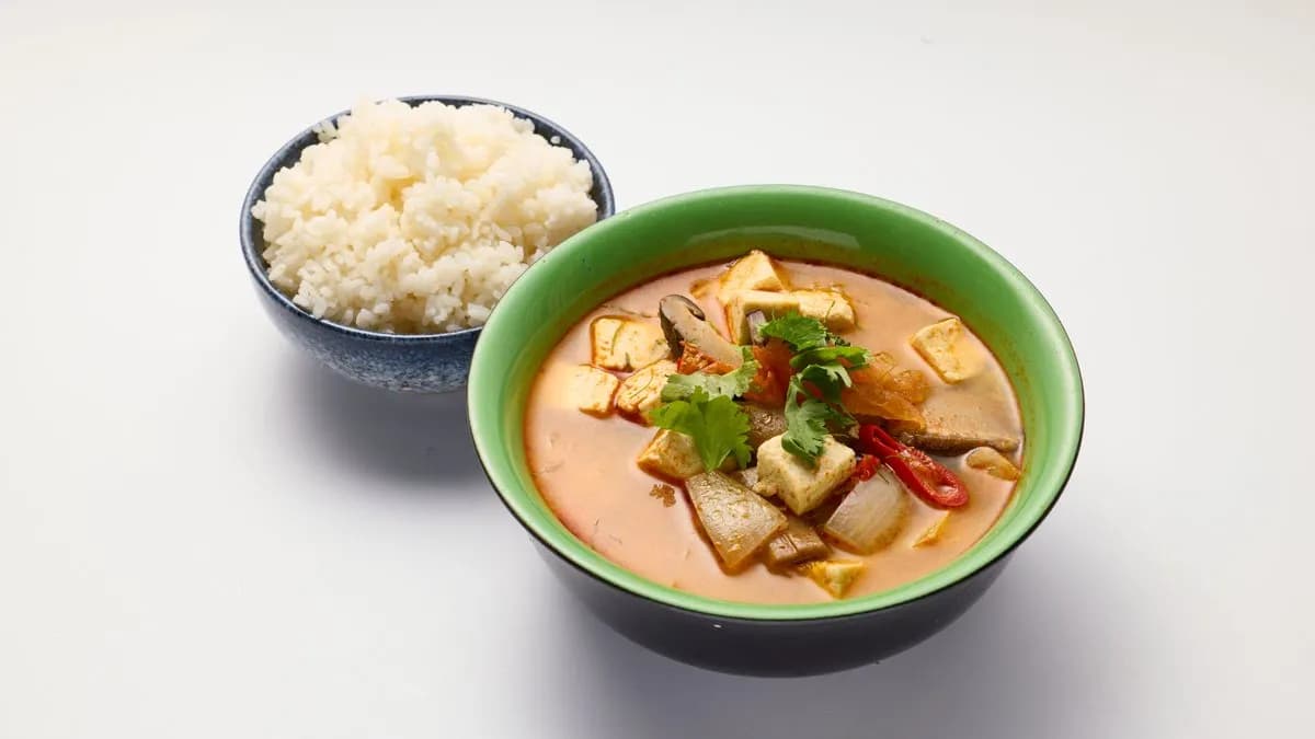 33. Cơm Đậu Sốt Tom Yum