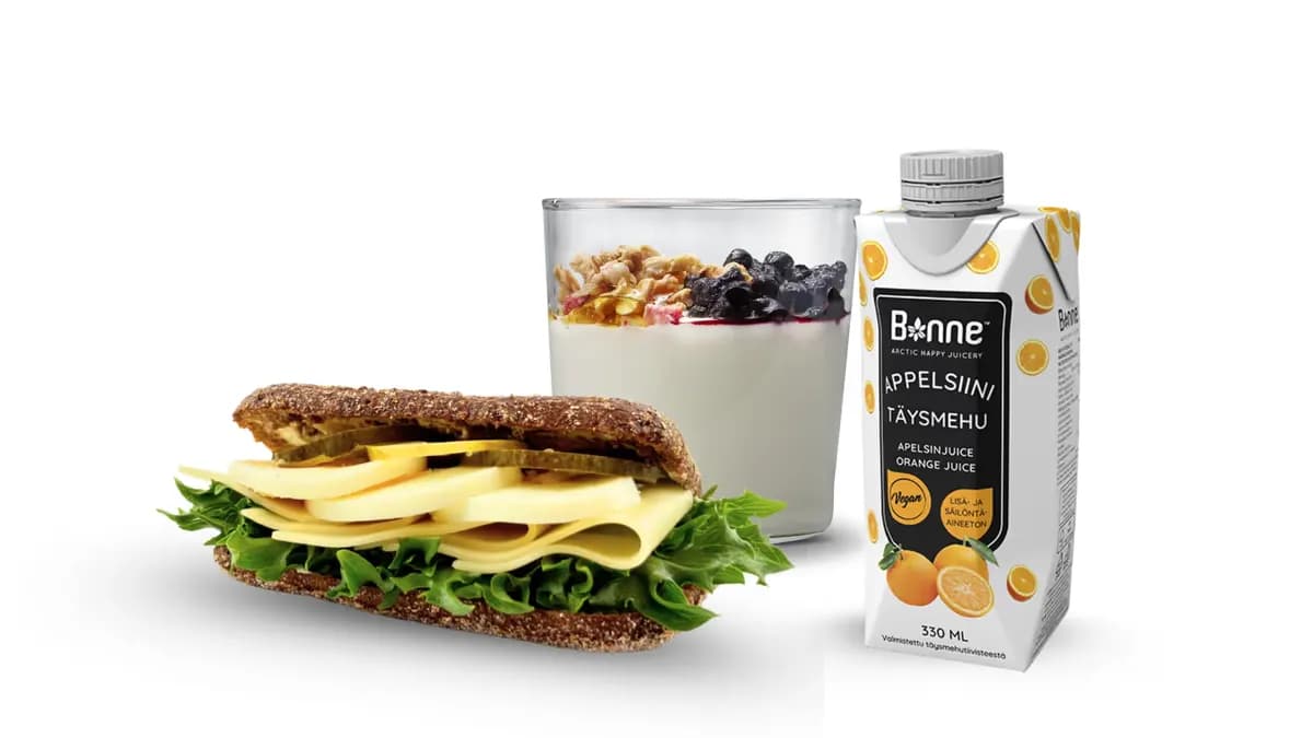 Aamiaisleipä, aamiaiskulho ja mehu