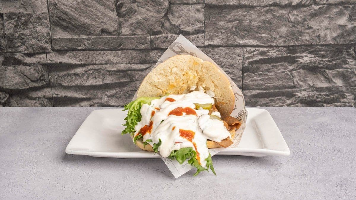 Vöner pitaleivällä