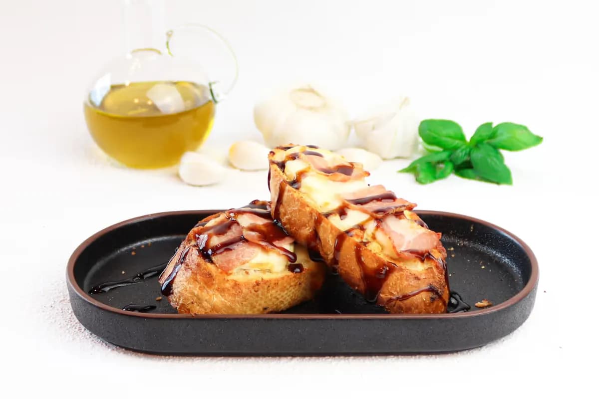 Garlic Bread Goat Cheese Supreme