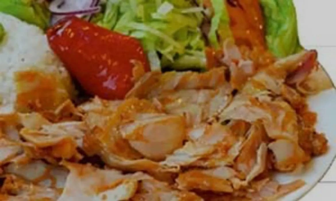 Kanakebab salaatilla