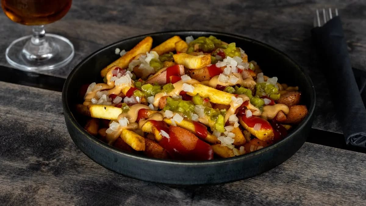 Makkaraperuna ateria