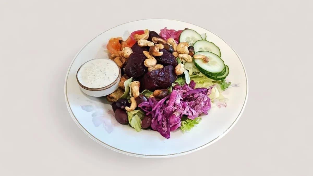 Viikon salaatti: Hunajalla maustettuja juureksia & cashewta