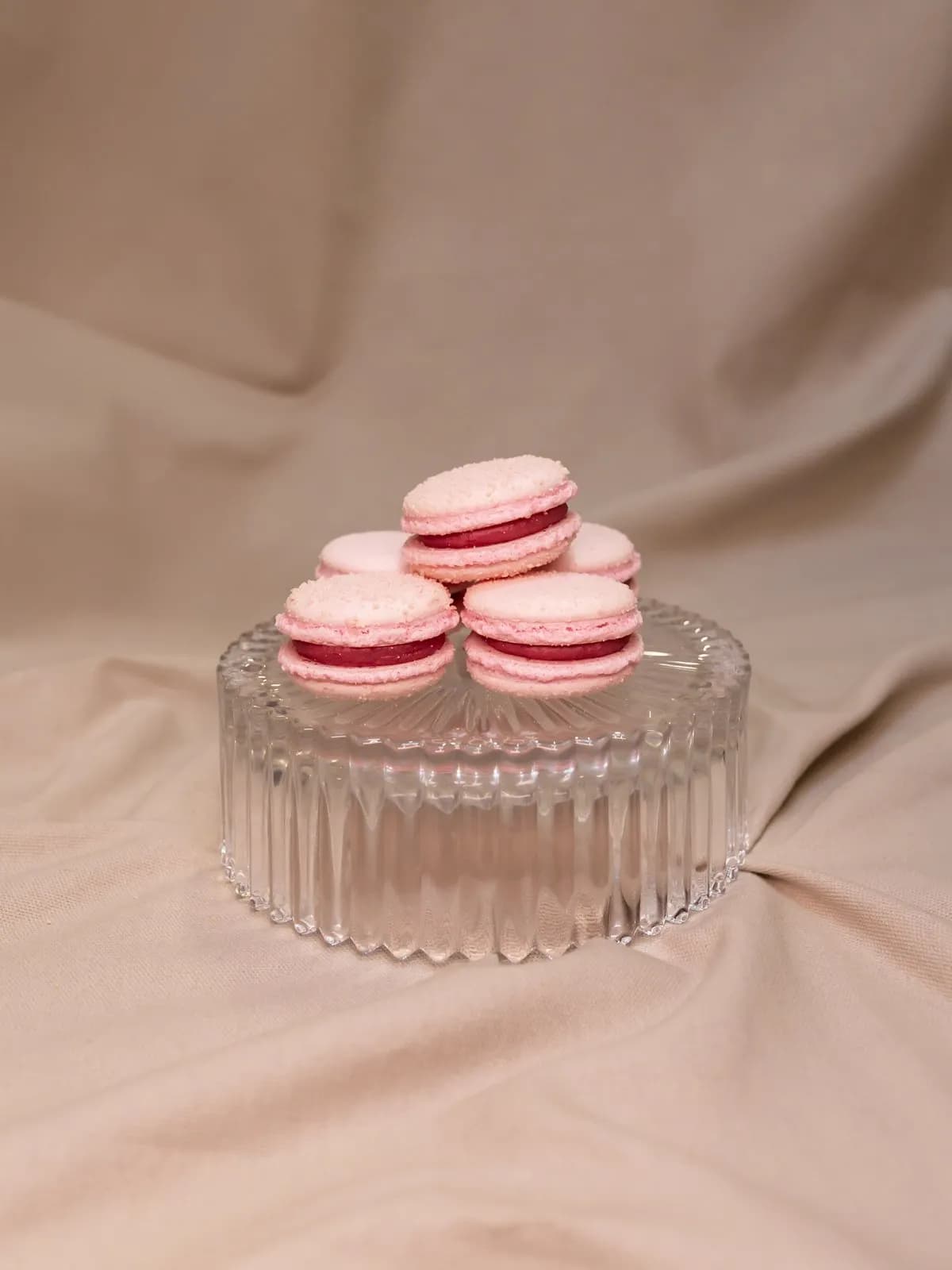 Kirsikka-vaniljamacaron