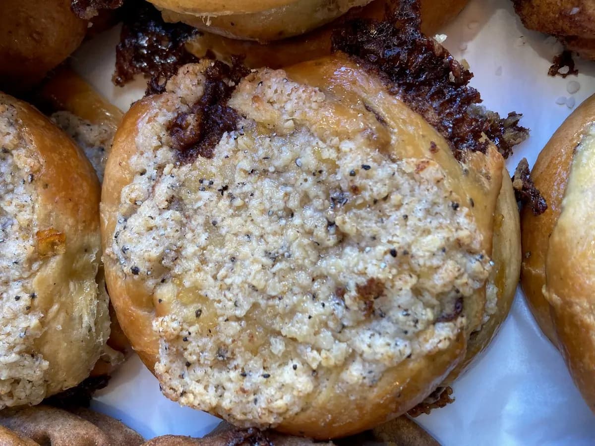 7. Kanelikierrepulla Omena-kauracrumble (V)