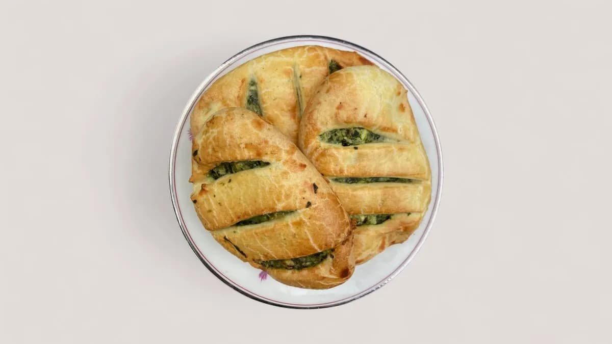 2. Feta-pinaattiempanada 3 kpl (L)