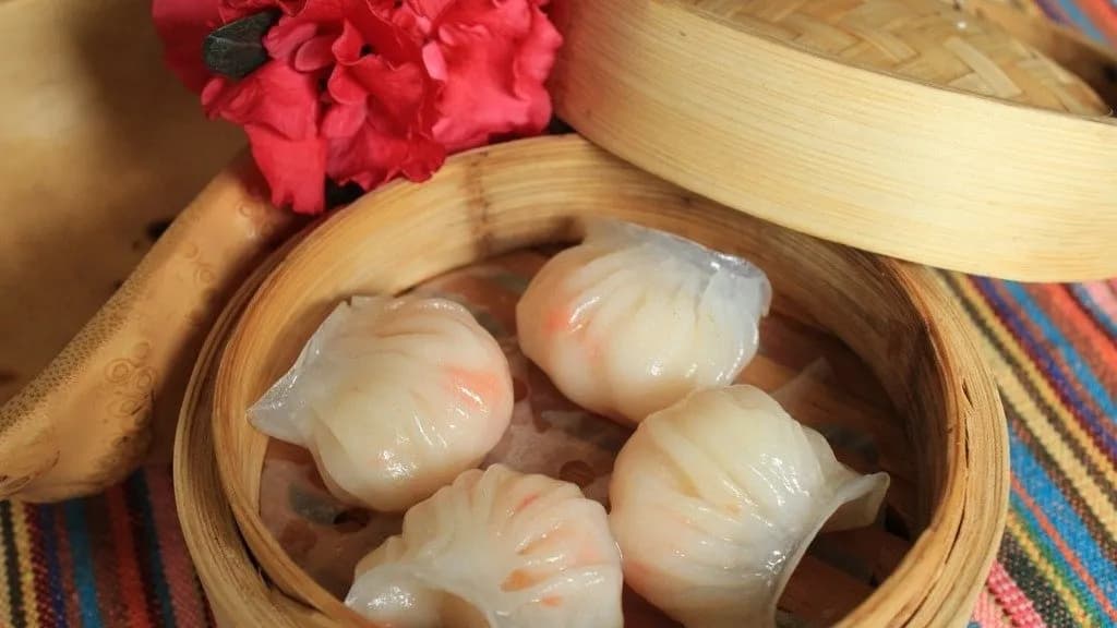 T3. Hakau, höyrytetty katkarapunyytti