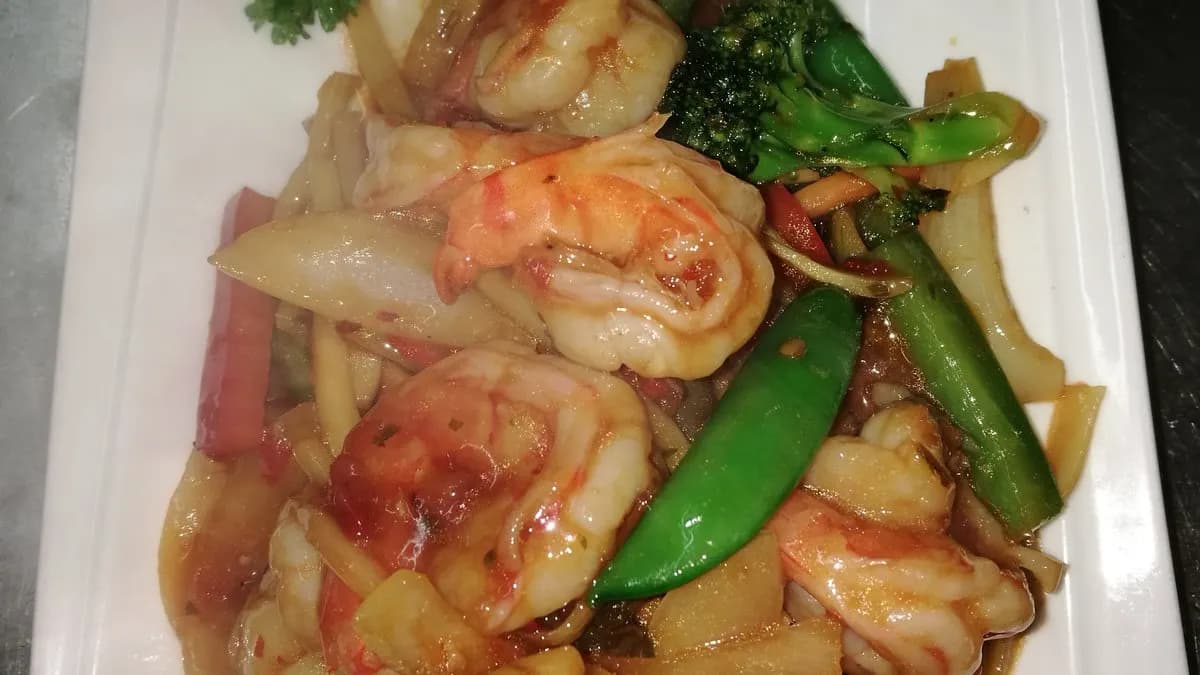 T16. Jättikatkarapuja chilillä ja basilikalla