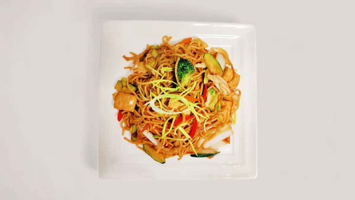 T49. Paistettua nuudeleita tofulla