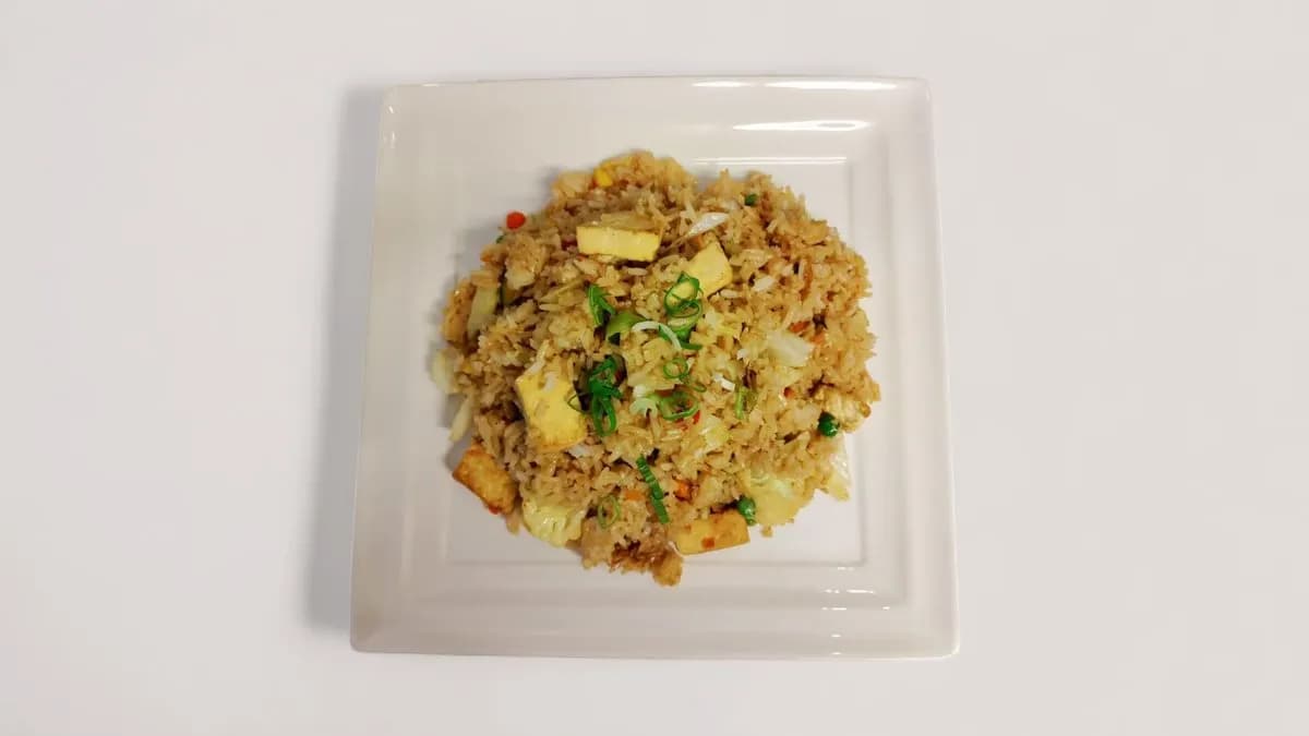 T49. Paistettua riisiä tofulla