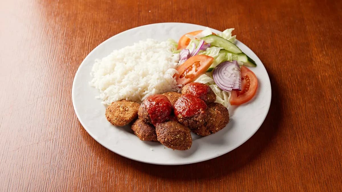 Falafel-lautanen