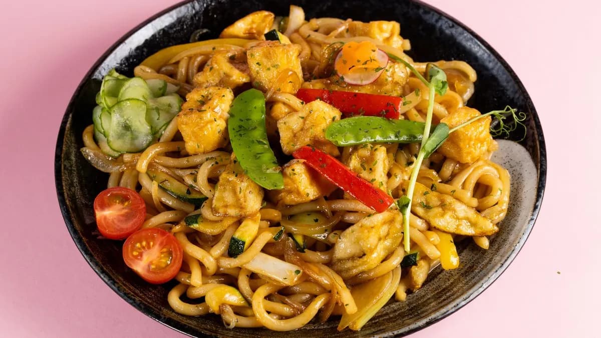 M18. Yaki Udon - Chicken