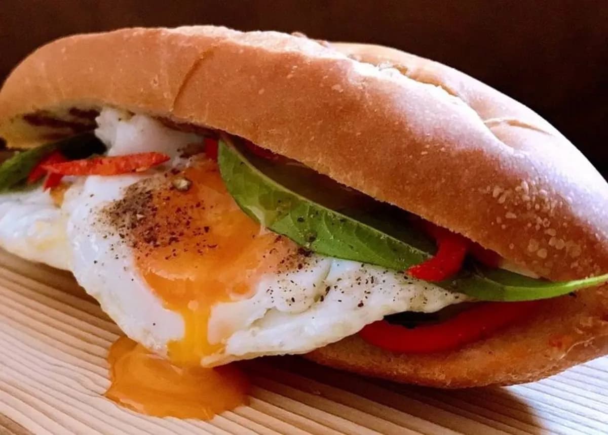 Fried Eggs Banhmi (Banh Mi Trung Op La)